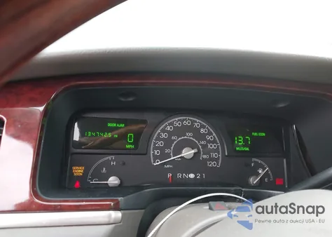 2004 Lincoln Town Car Ultimate z USA, uszkodzony, nr VIN 1LNHM83W64Y614687